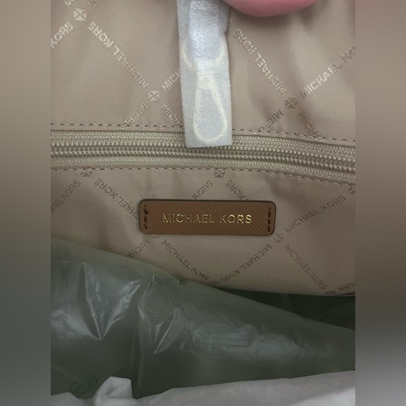 MICHAEL KORS Jet Set Medium Carryall Tote - Picture 5 of 8